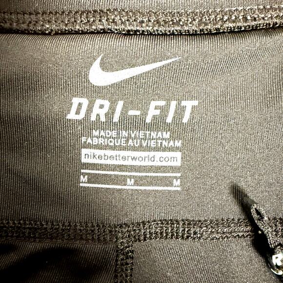 NIKE Dri-Fit Black Workout Capri Pants. Athleisure/Athletic/Gym. Size Medium - Picture 2 of 8